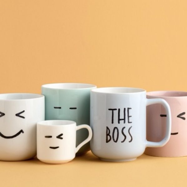 concepto-hermoso-dia-del-jefe-con-tazas de tamaño mediano